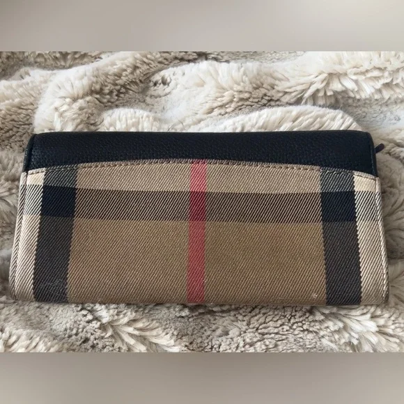 Burberry | Women’s Sleek Design Long Wallet Leather & Canvas Snap Closure - Picture 4 of 11